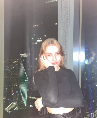 Встречай меня – креативную, нежную и опытную индивидуалку. Я из Москвы и живу в самом сердце столицы, готова подарить тебе незабываемые моменты страсти и наслаждения. Мои услуги – истинное искусство соблазнения, экстравагантные эротические игры и массаж, которые помогут тебе полностью расслабиться и забыть о повседневных заботах. У меня есть отличные отзывы и я всегда выгляжу на фото так же сногсшибательно, как и в реальной жизни. Что ж, дай себе шанс окунуться в мир удовольствий со мной – ты не пожалеешь! 😉🌸 Лена